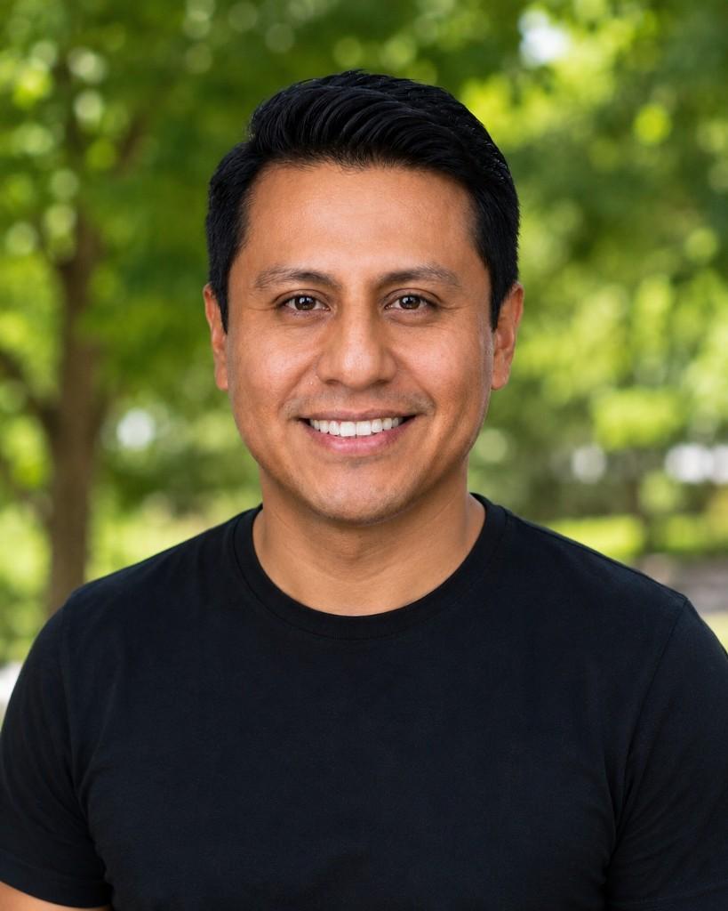 Portrait of Hector Rosales Ortiz